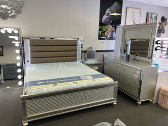 4PC King Bedroom Set w/ LED Lights