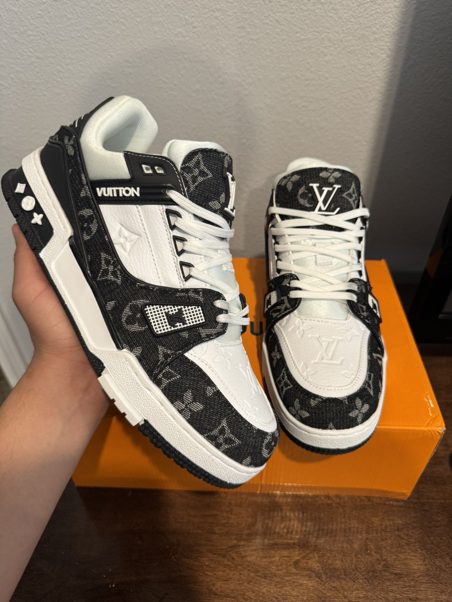 louis vuitton trainers Size 10 Men's