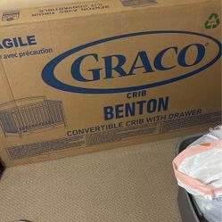 Graco Crib “Benton” With Drawer In White