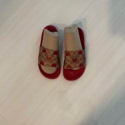 Coach Udele Sport Slides with a heart print Size 5 