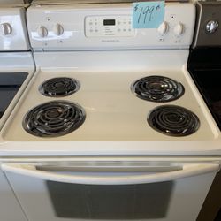Frigidaire Coil Top Stove Range Oven White Excellent  .  Warehouse pricing.   Warranty  . Delivery Available . 2522 Market st. 33901