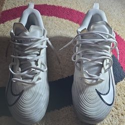 White Nike Vapor Speed 3's