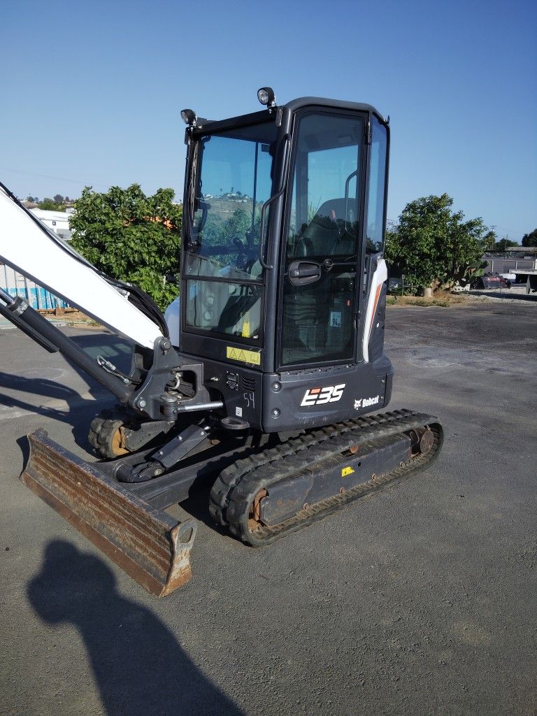 2022 Bobcat E35