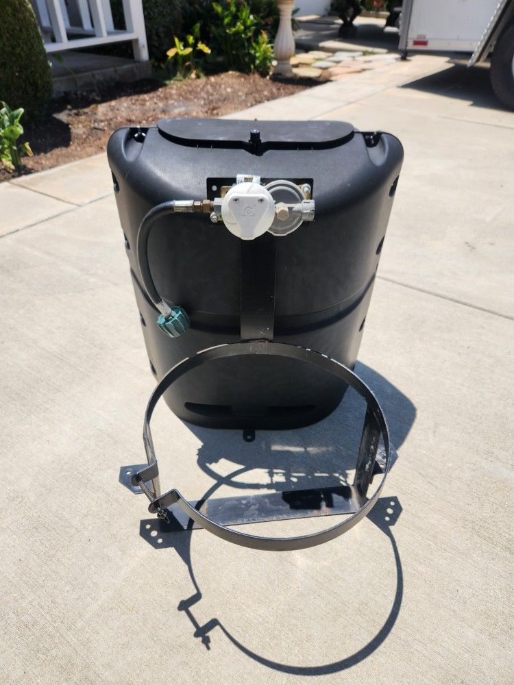 Propane Regulator, Mount, Tank Cover 20 Lb