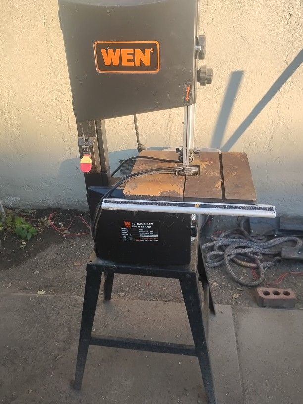 WEN 10 Band Saw With Stand