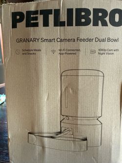 Dog feeder with camera