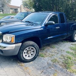 2005 Dakota 