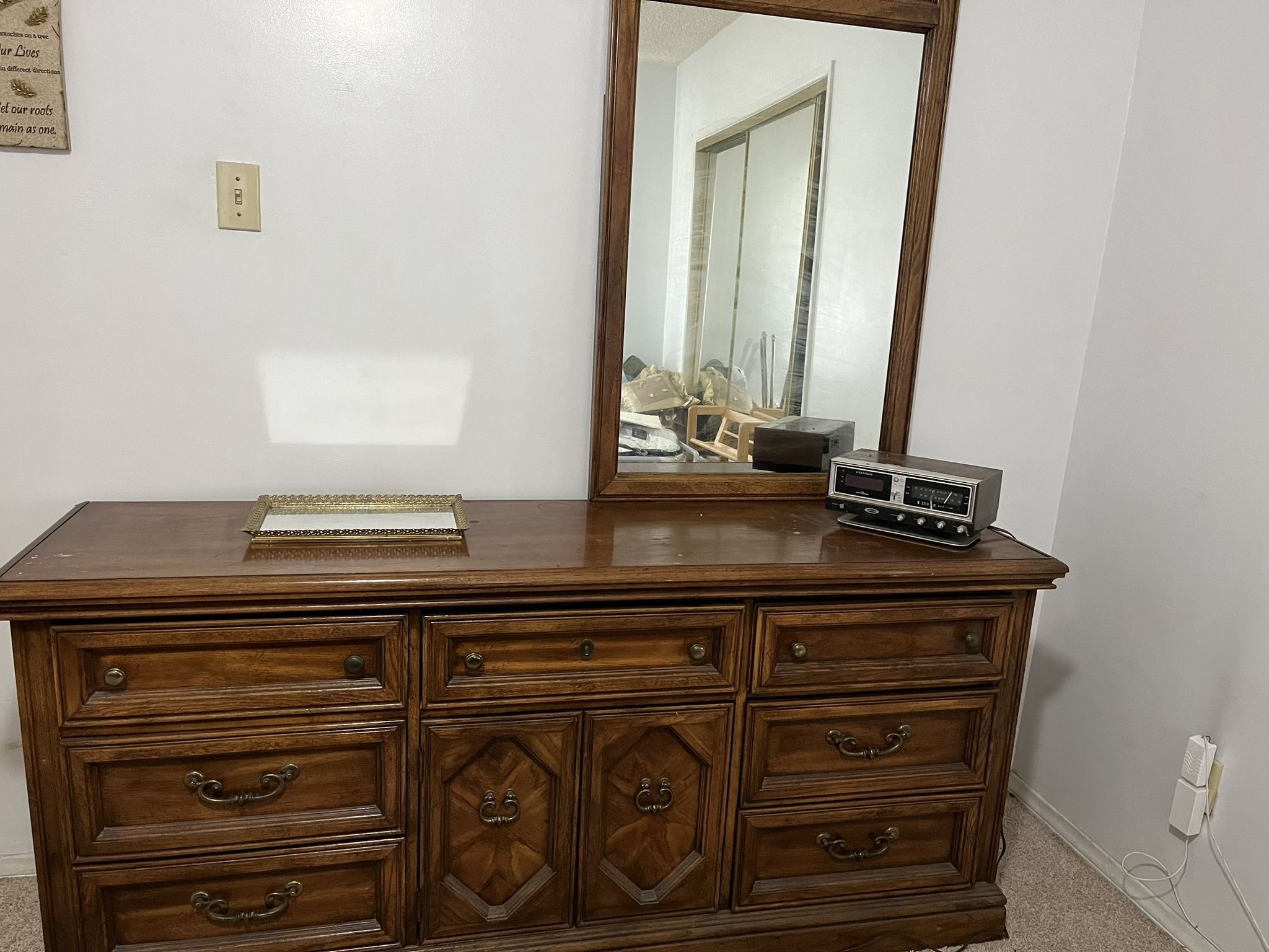 Sturdy 9-drawer dresser with mirror