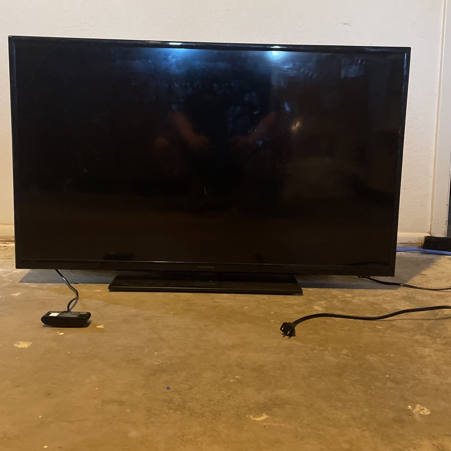 35 Inch Tv With Roku Set Up for Sale in Odessa, TX OfferUp