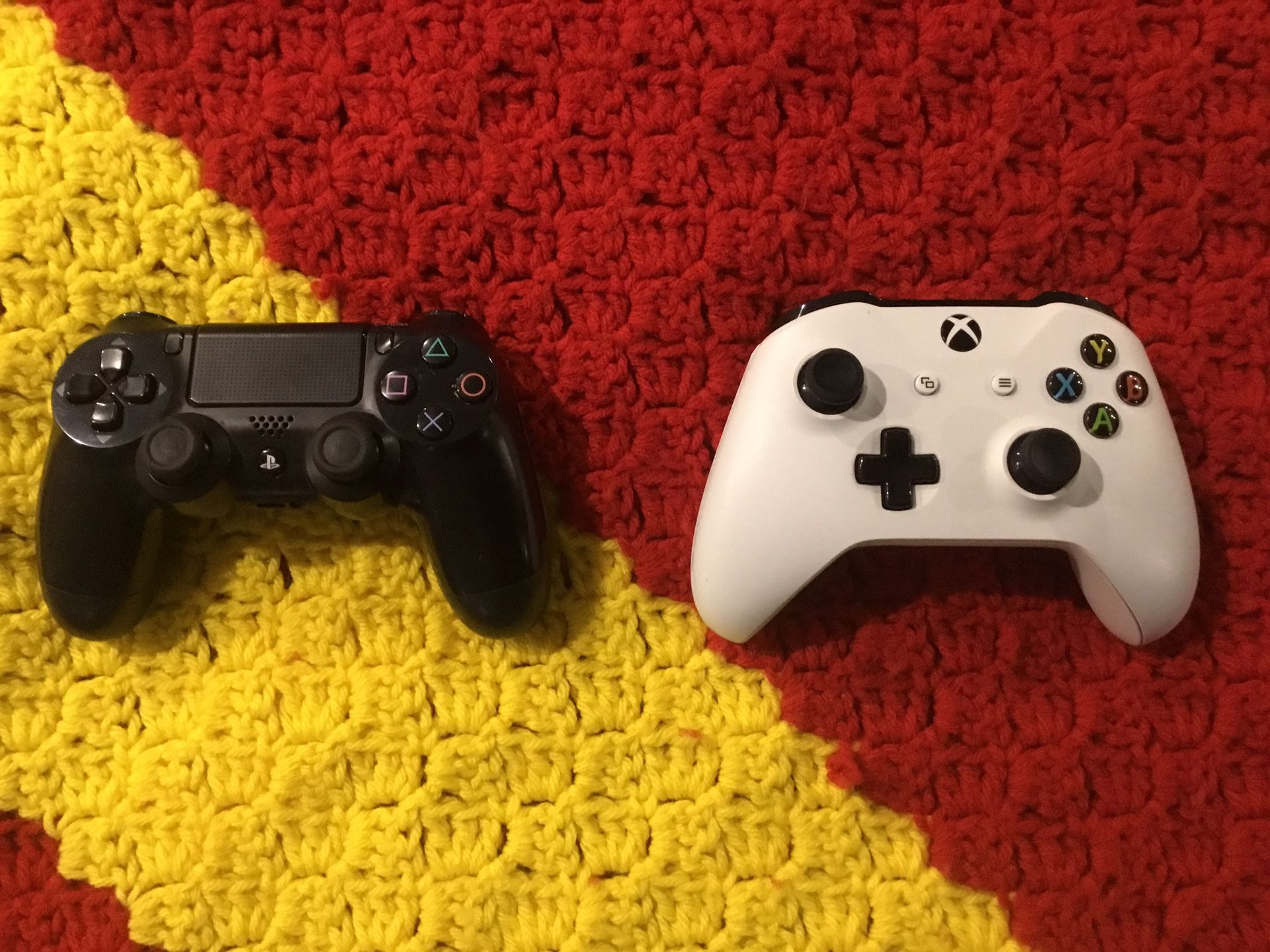 PS4 And Xbox One Controller