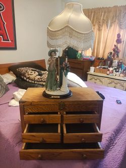 Box and 2 lamps