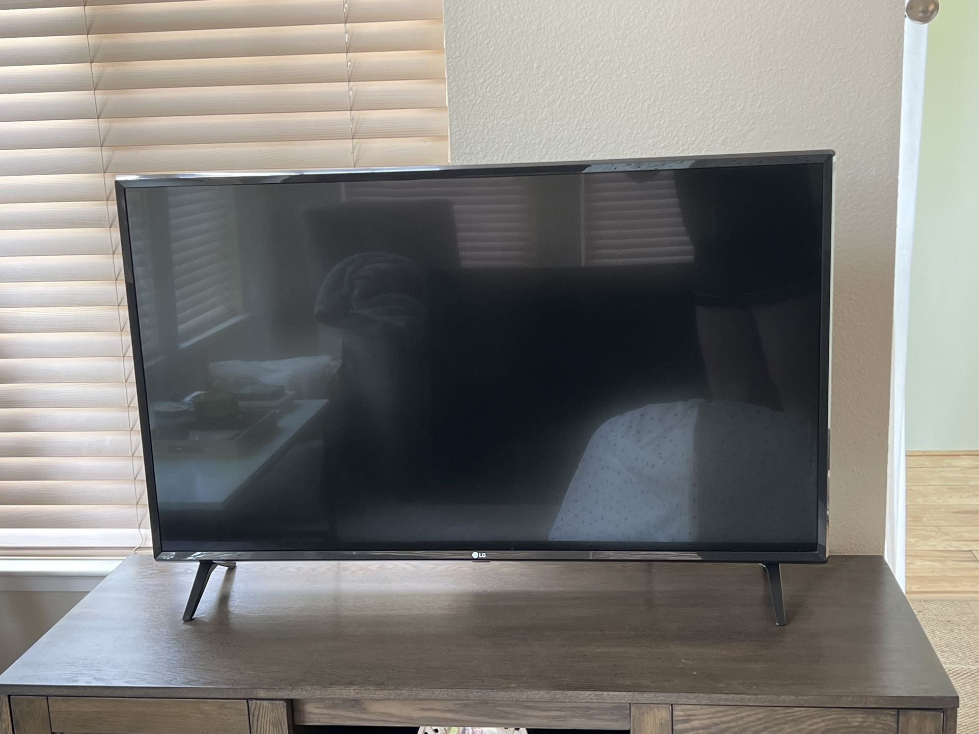 44” LG Smart Tv