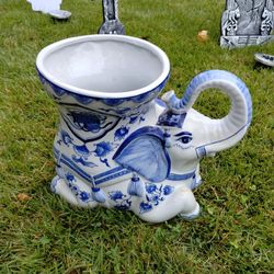 Vintage Boho Chic Blue & White Ceramic Elephant Plant Stand
Great shape. Normal wear. 

12" tall x 18" wide. Locked in Montgomery Village 