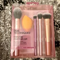 Real Techniques Everyday Essentials Makeup Brush Set