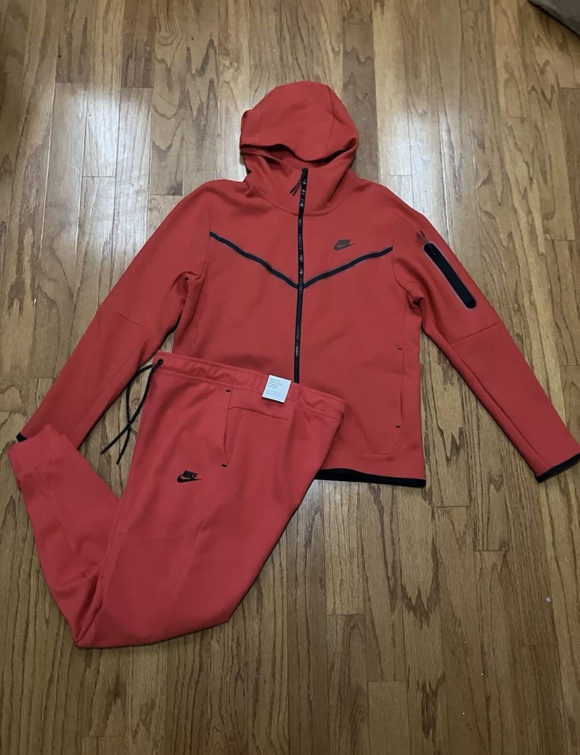 NIKE TECH FLEECE RED
