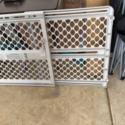 Dog/baby Gate