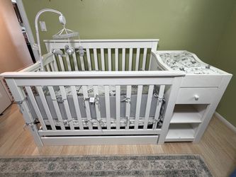 Graco 4 in 1 Baby Crb with Mattress, Changing Table, Storage Drawers, Shelves, & Bedding, Mobile & Padded Rail Guards Inclided