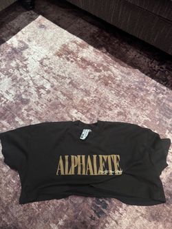 Alphalete cropped women’s tee