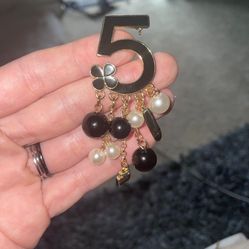 NEW 5 Pin bling pearl like Brooch  