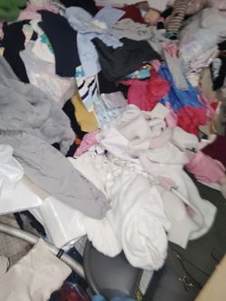 ROPA USADA DE TODO UN POCO ADULTO Y NIÑOS MAS DE 500 PCS MEJOR PRECIO POR TODA