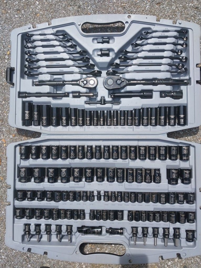 Husky PRO 135 Piece Pro Tool Set - Black Chrome Mechanics Laser-etched