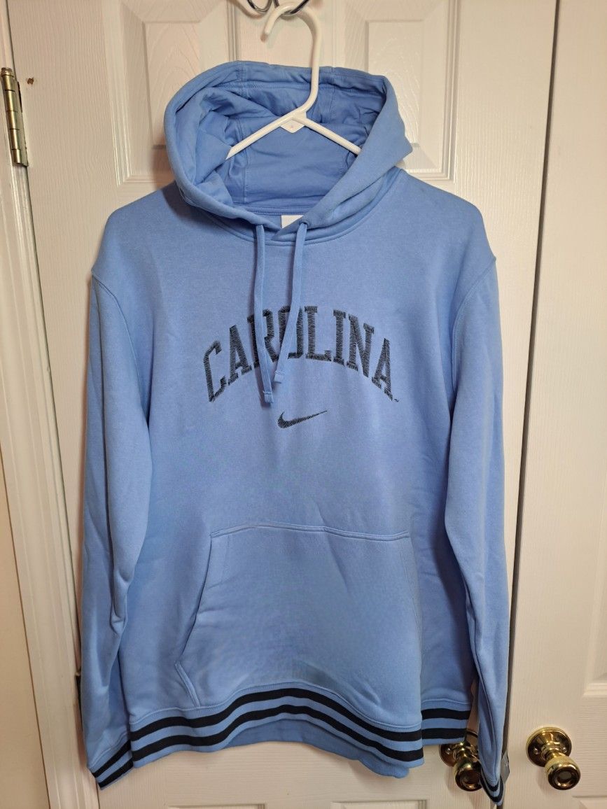 Nike Carolina Hoodie Size XL New With Tag