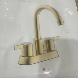 Glacier Bay Garrick 4 in. Centerset 2-Handle High-Arc Bathroom Faucet in Matte Gold