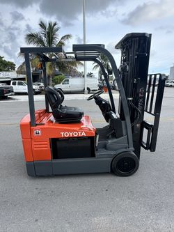 Forklift Toyota Electric