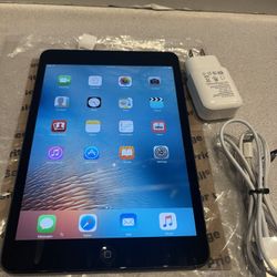 Apple iPad MINI 1st gen 16GB WiFi  7.9” iPad—Black complete with usb and Charger 