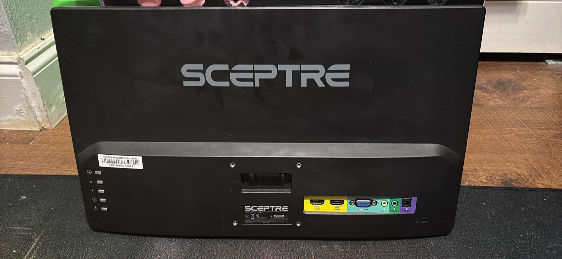 Sceptre 18 In Screen