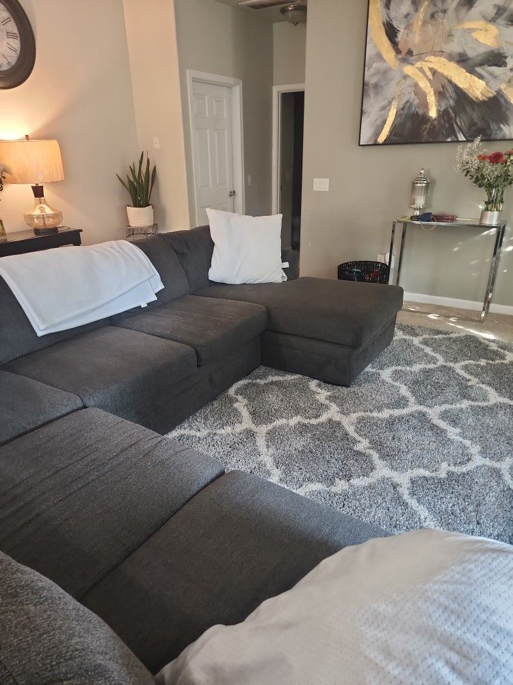 Ashey Sectional