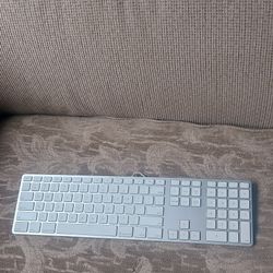 Genuine Apple Model A1243 USB Wired Keyboard. 