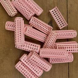 Set Of 16 Vintage Pink Plastic Curlers 