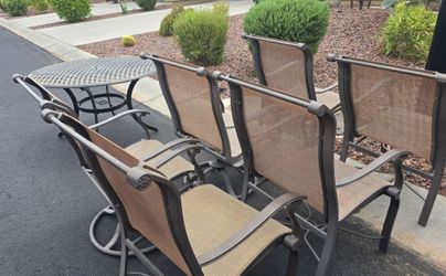 $250 PATIO 6 CHAIRS
