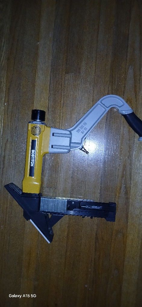 Bostitch 2in1 Bulldog Cleats/Stapler Nailer