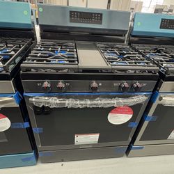  Frigidaire Gallery 30 in. 5 Burner Freestanding Gas Range in Black Stainless Steel with True Convection and Air Fry