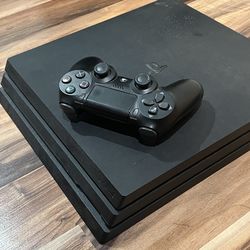 Ps4 pro (1 TB)