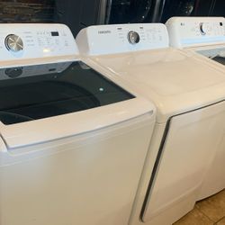 Samsung Washer And Electric Dryer Set