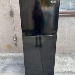3 MONTHS WARRANTY 24x26x60 MAGIC CHEF REFRIGERATOR BLACK