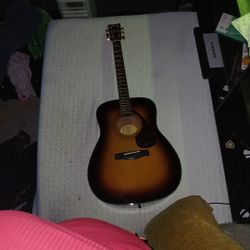 Yamaha F335 Guitar