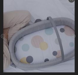 Portable Indoor/ Outdoor Cuddle & Play Baby Bassinet and Travel Nest