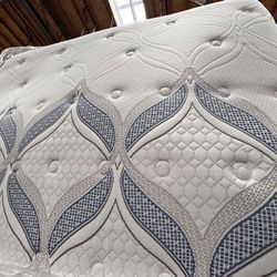 King & Queen Hybrid Mattresses – Like New – $399+