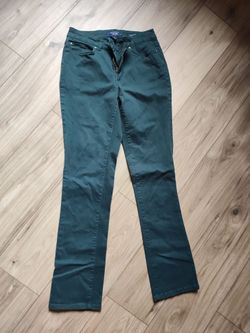Green pants (woman)
