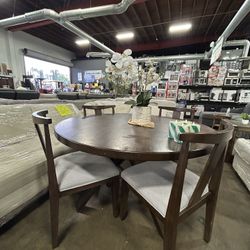 Set Of Table and 4 Chairs 