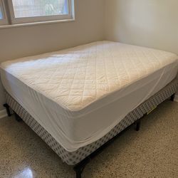 Free mattress box spring and frame - Full/queen