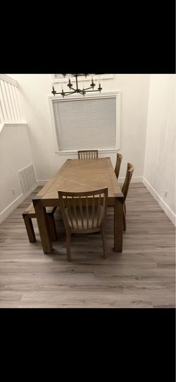 Gorgeous great condition barley used table and chairs/bench for sale