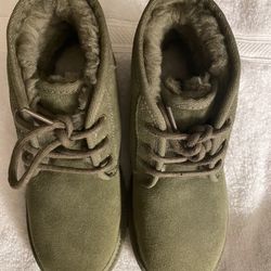Boys Size 4 Olive Green Ugg Boots