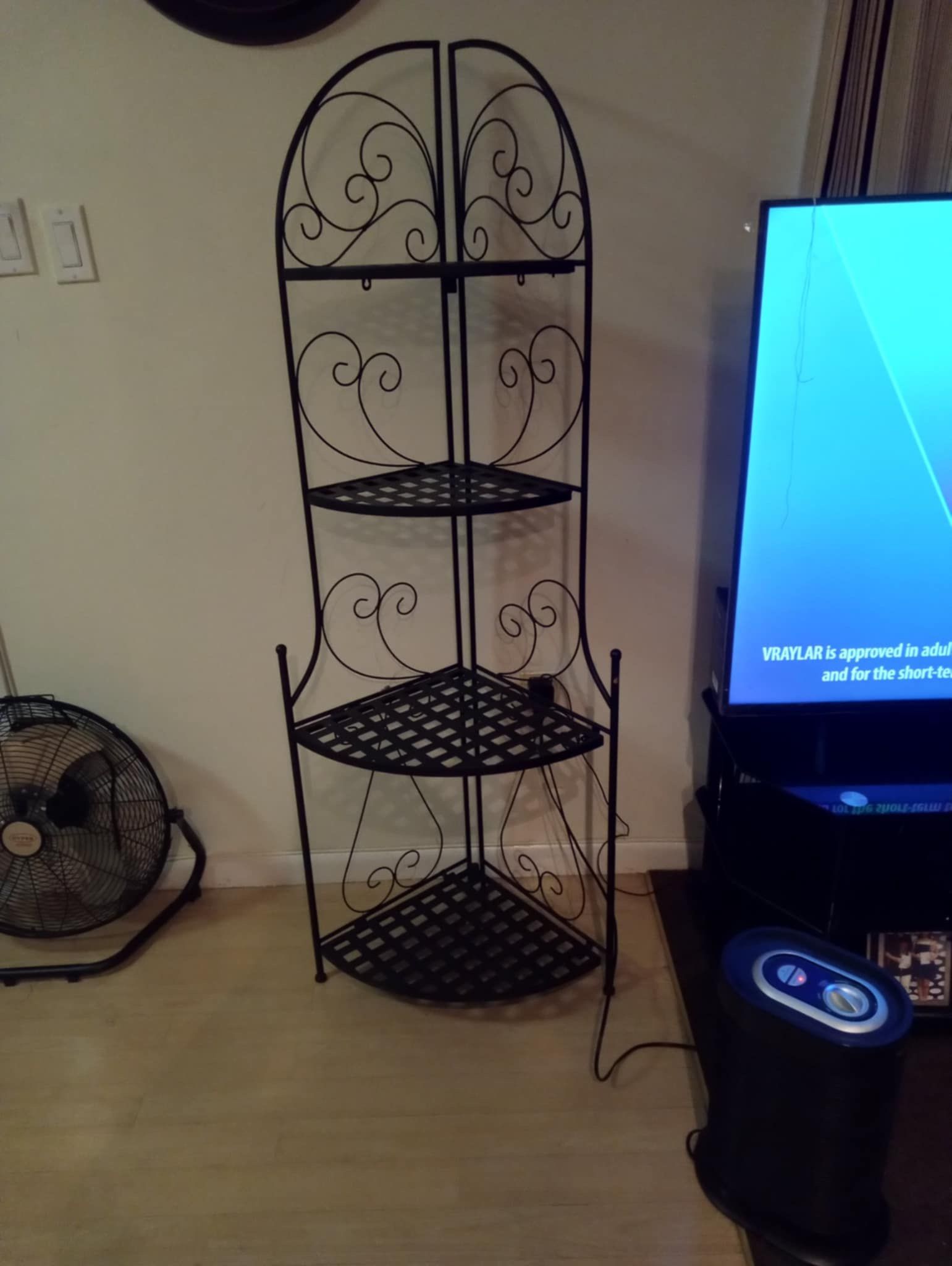 Caddy Corner Stand