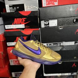 Kobe 5 Protro Undefeated Hall Of Fame size 8.5 USED But Clean