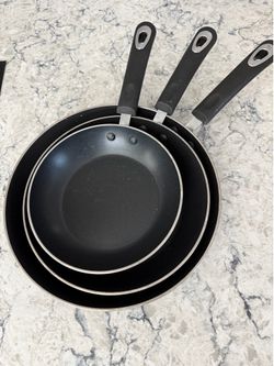 Skillet pans (3)